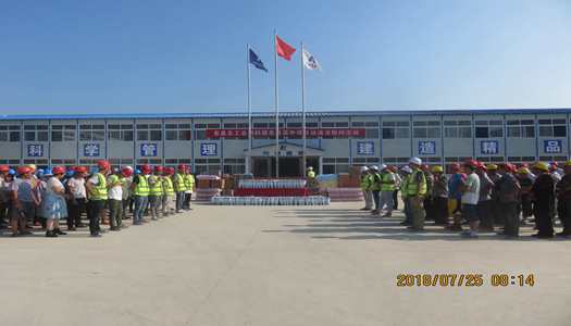 息縣縣領(lǐng)導(dǎo)、總工會(huì)主席迎著酷暑 送清涼慰問息縣高中項(xiàng)目一線工人